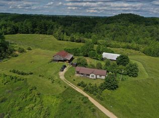 342 Dewey Banks Rd, Campton, KY 41301