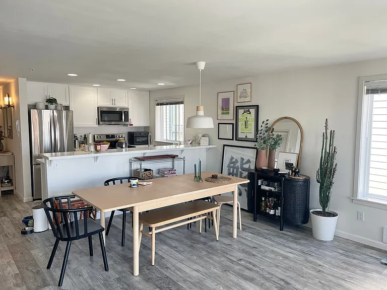 2432 Dexter Ave N #200 — Photo 7