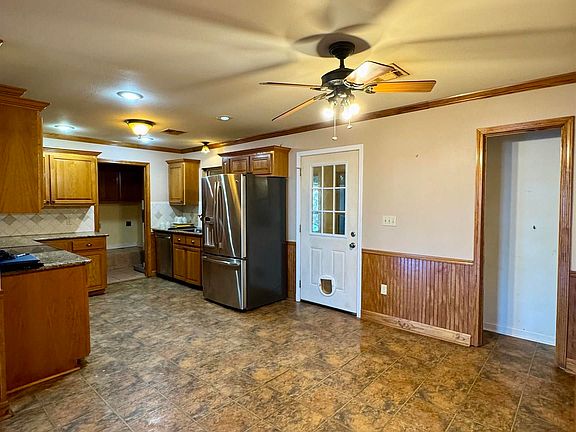 4th image of 115 Lakeview St