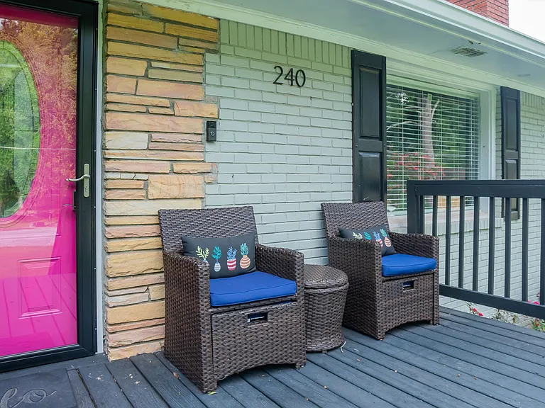 240 W Lake Dr NW — Photo 4