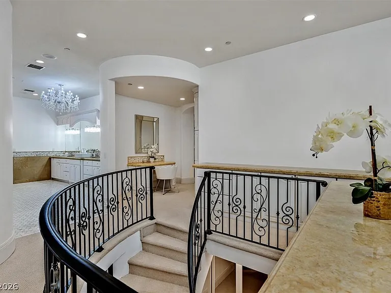 8 Rue Mediterra Dr — Photo 32