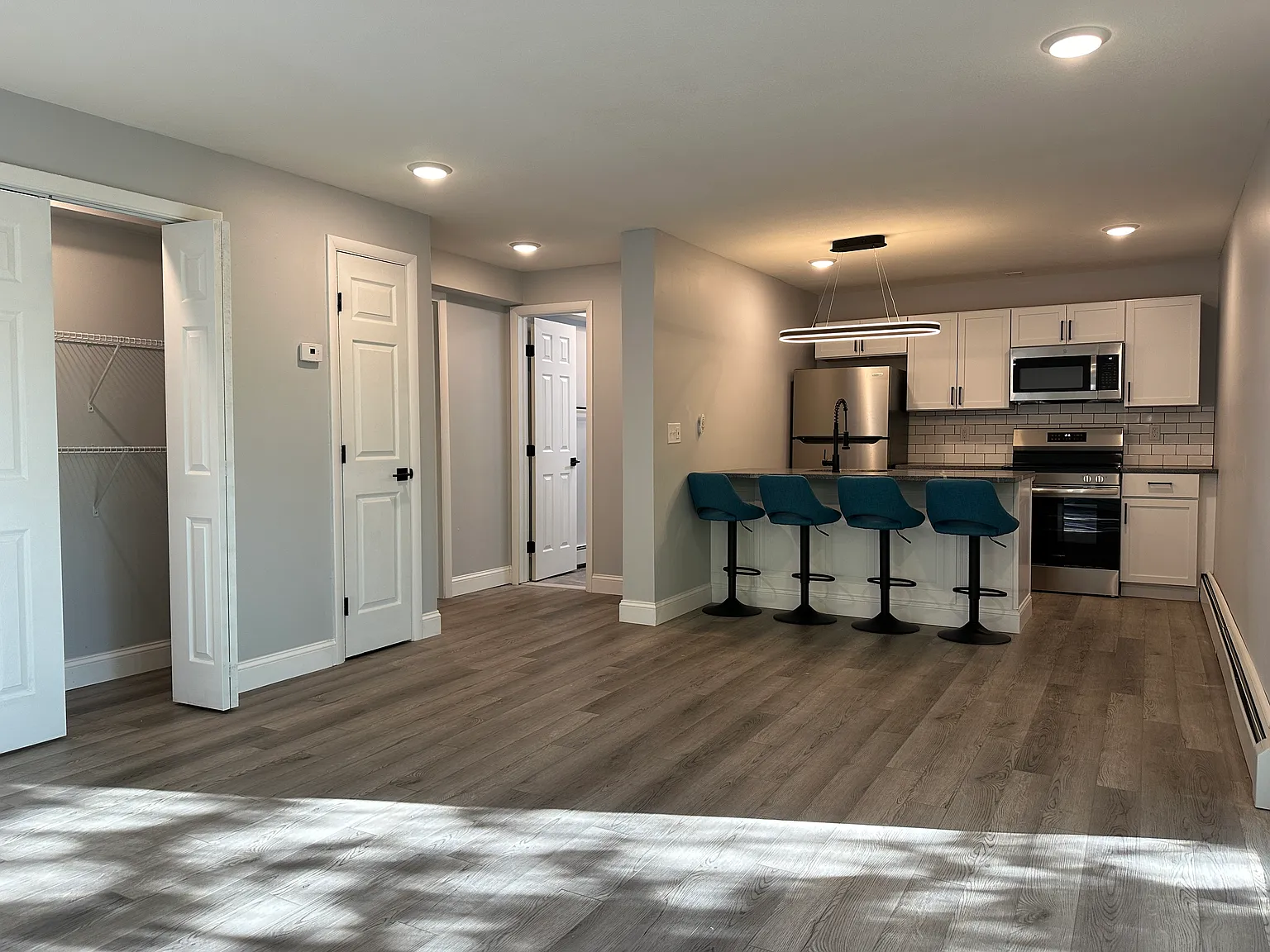 1 bed, 700 sqft, $1,350 — Photo 3