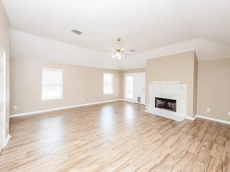 19247 Dillsbury Ct — Photo 7