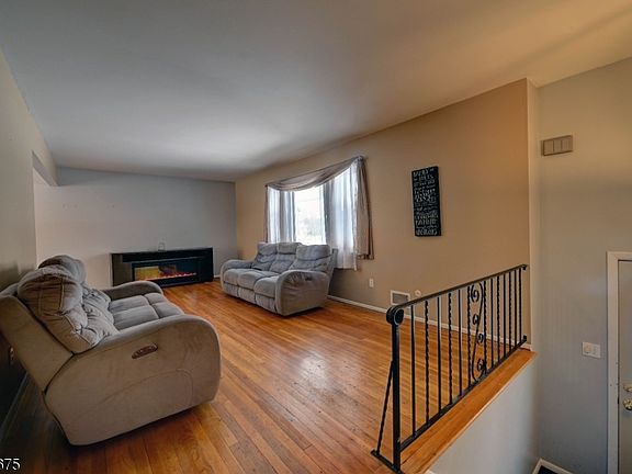 4th image of 139 Sunset Ave