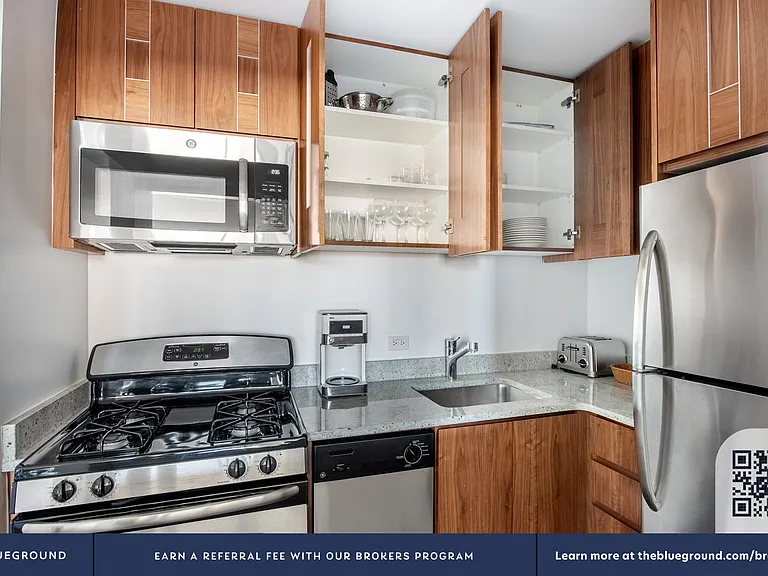 200 E 82nd St #18F — Photo 8