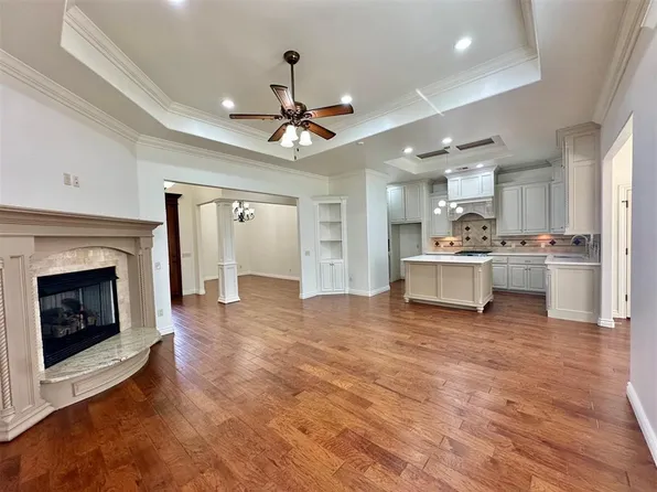 3905 Acoma Dr, Moore, OK 73160
