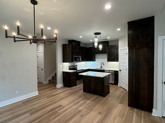 3rd image of 3326 Edgewood Dr