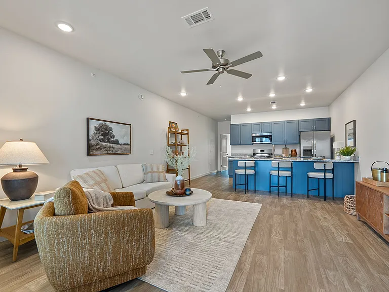 Willow Crossing Apartments — Photo 12