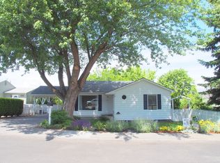 921 E 15th Pl, The Dalles, OR 97058