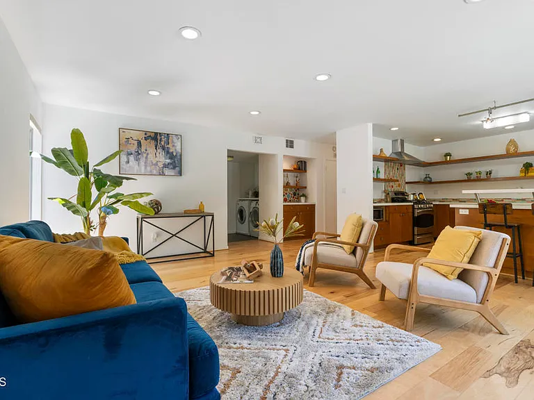 579 Acacia St — Photo 3