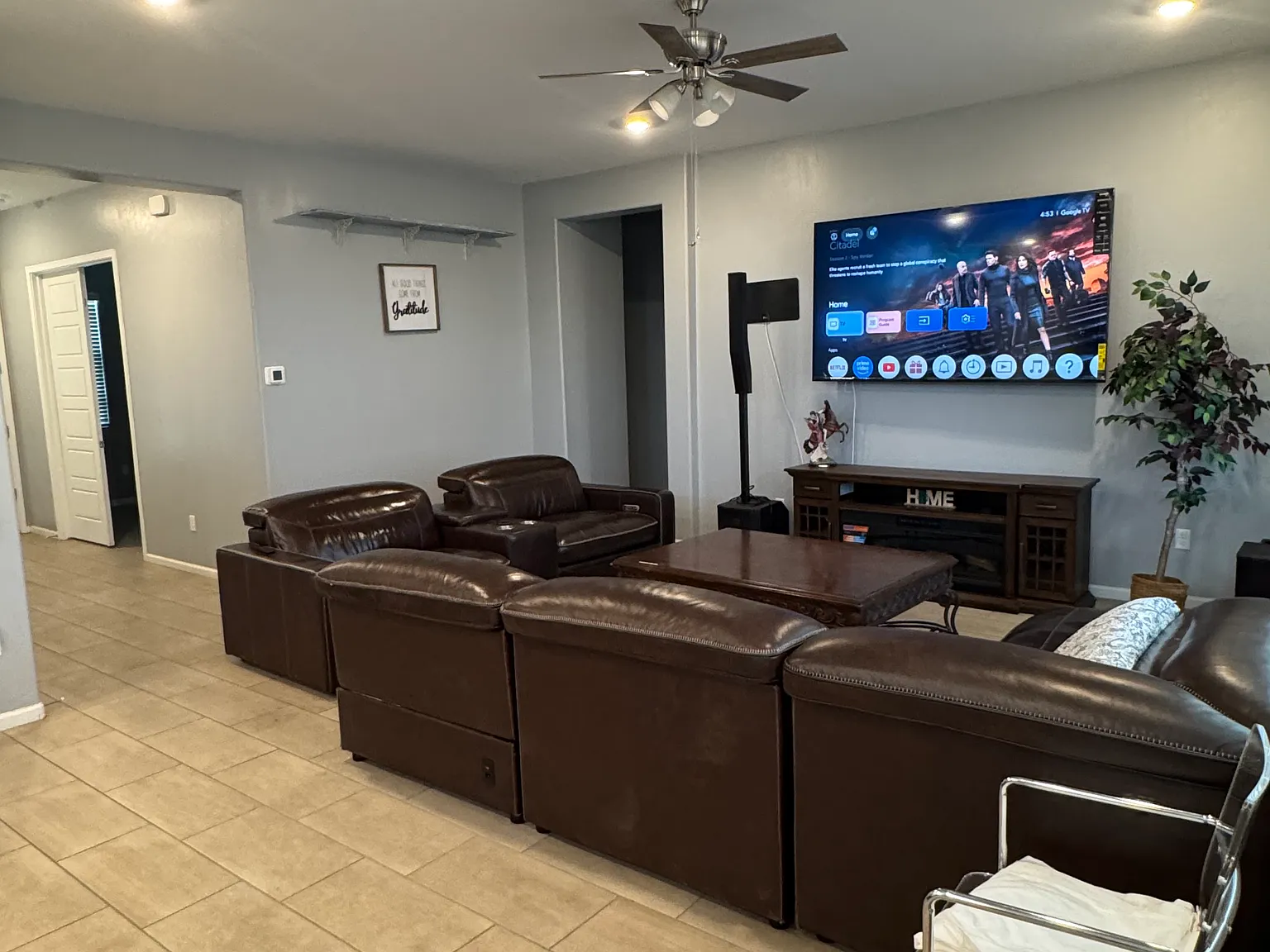 3 bed, 2594 sqft, $3,300 — Photo 2