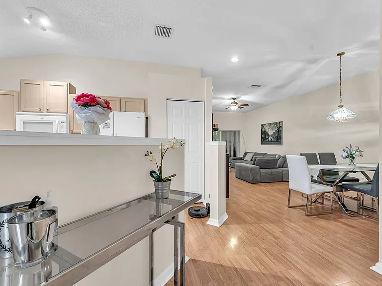 8385 Via Serena — Photo 1