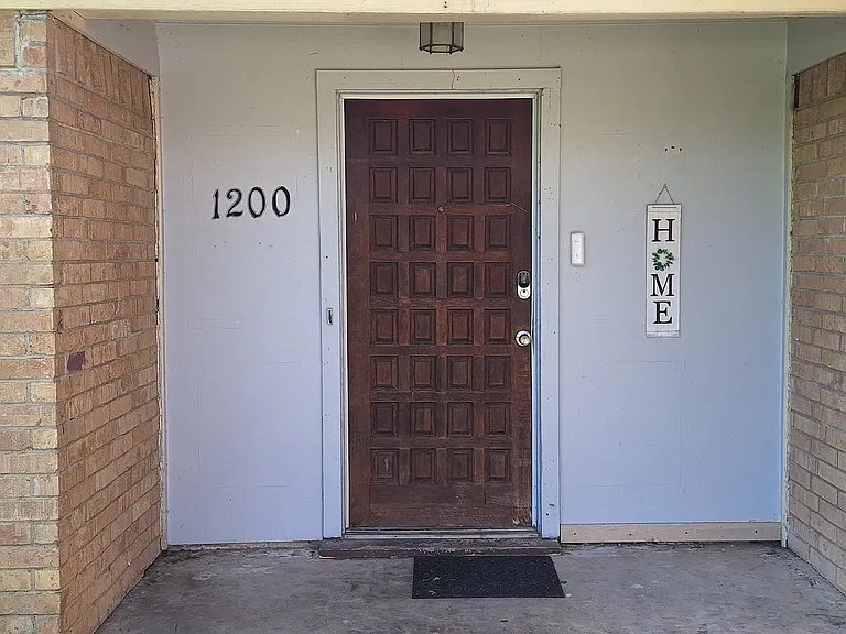 1200 Darlene Ln — Photo 2