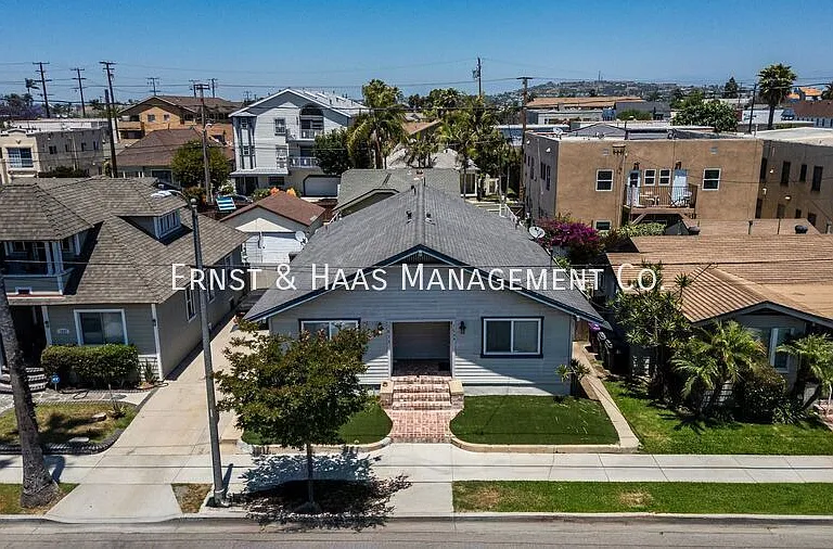 1635 E Erie St — Photo 12