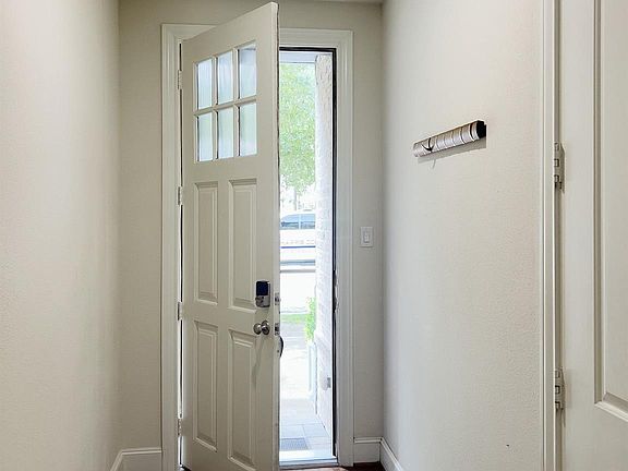 3rd image of 607 Nagle St