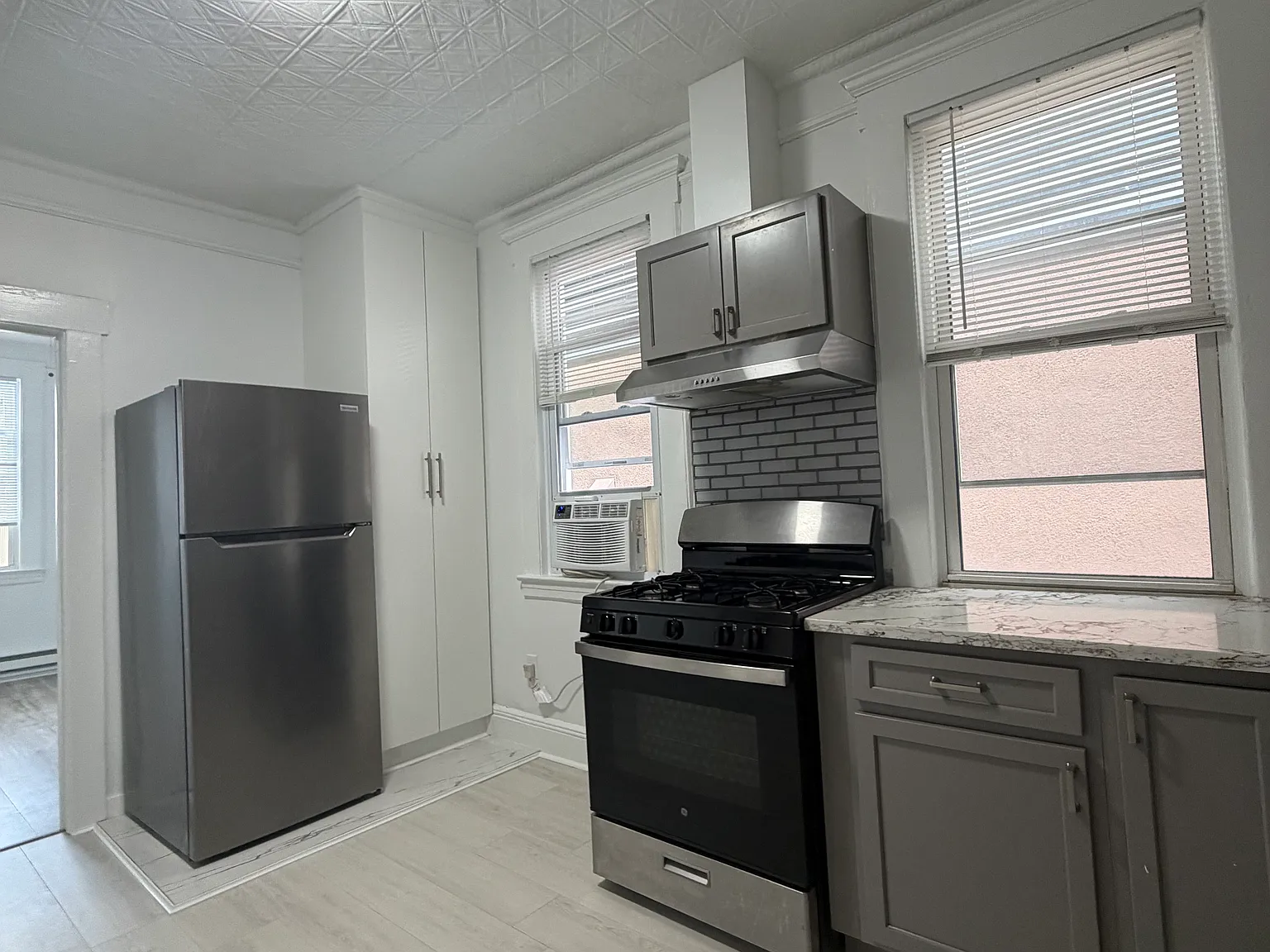 1 bed, $2,000 — Photo 2