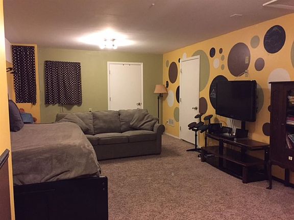 3rd image of 131 Laurel Ln