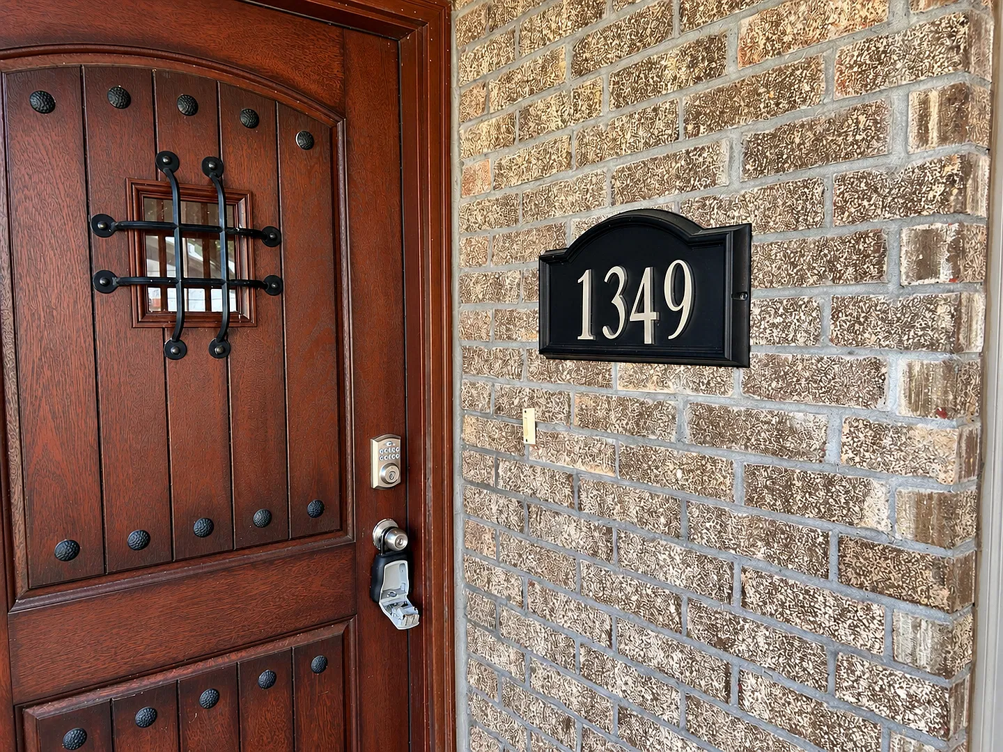 4 Bedroom 4.5 Bathroom Duplex With Private Parking And 2 Car Garage - Now Leasing — Photo 4