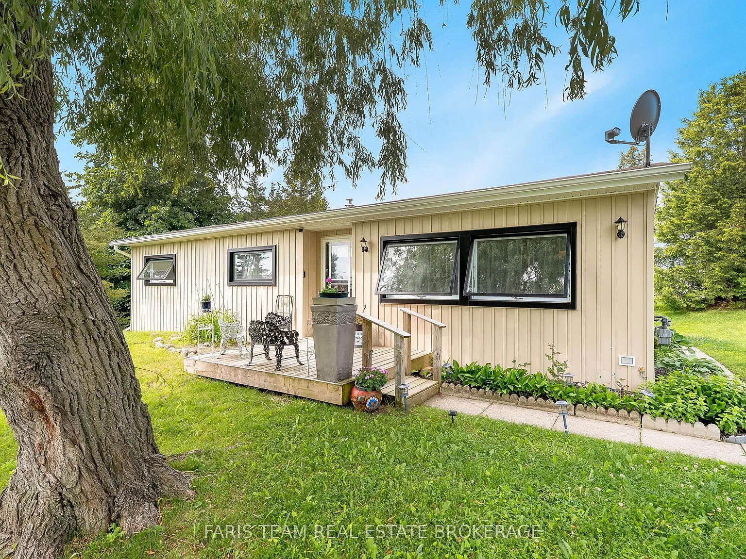 3 bed, $2,300 — Photo 1
