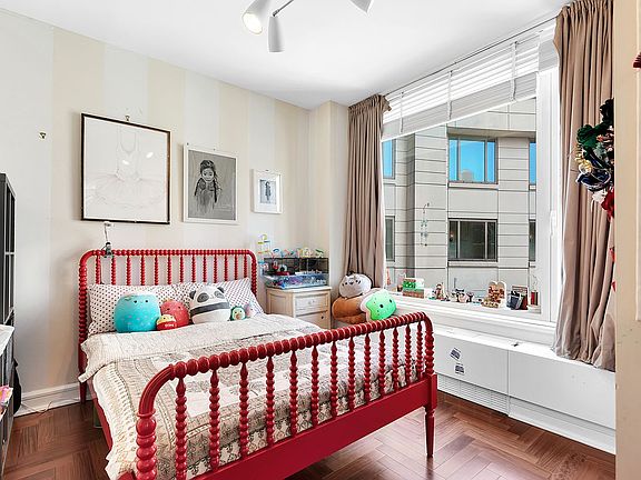 4th image of 240 Riverside Blvd APT 14O