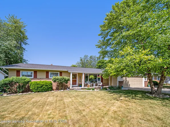 320 Green Meadows Dr, Lansing, MI 48917
