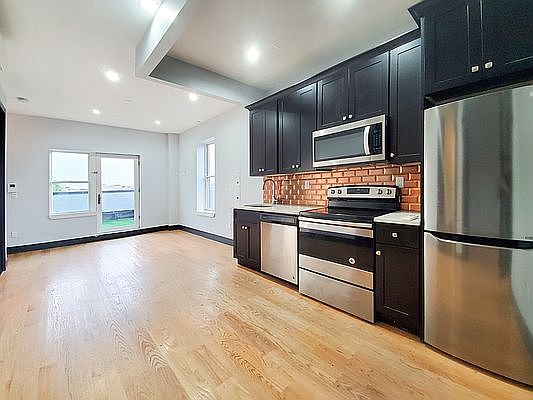 3rd image of 1033A Dekalb Ave #4B