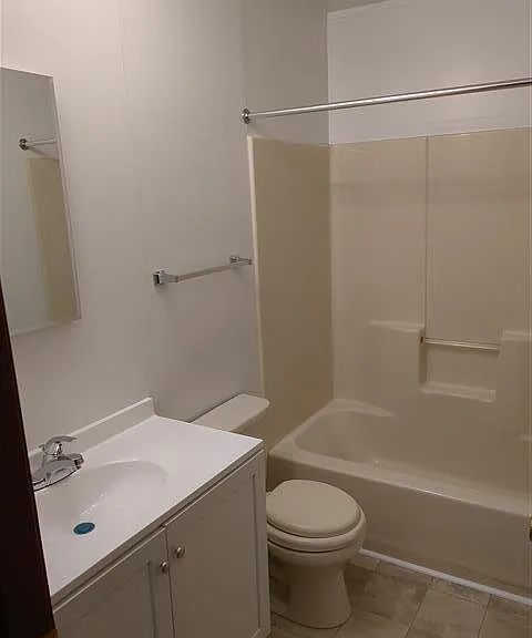 646 Northwood Ct — Photo 3
