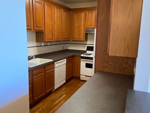 5th image of 2417 N Western Ave #3B