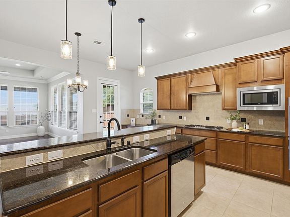 4th image of 5700 Waterford Ln