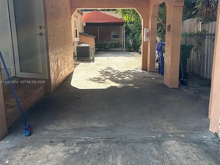 1560 NW 25th Ave — Photo 3