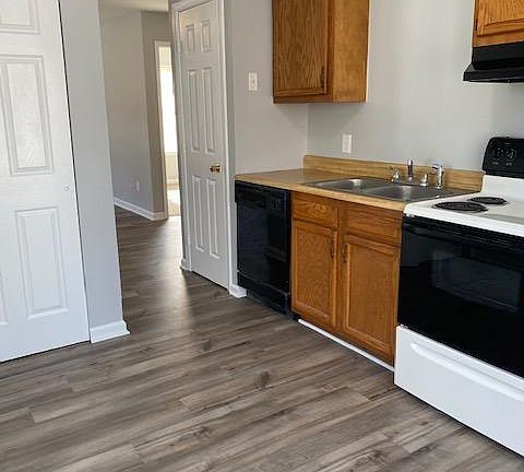 3rd image of 194 Clark Ln