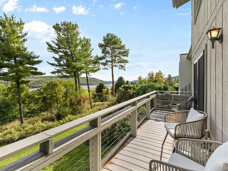 6 Harbour Ln — Photo 43