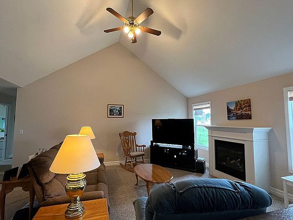 3rd image of 88 Cottagewood Ln