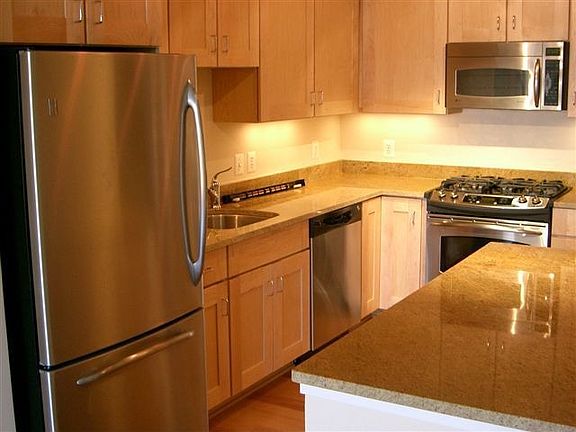 5th image of 2200 N Westmoreland St Unit 304