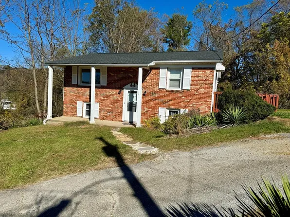 145 Calloway St, Galax, VA 24333