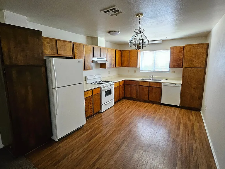 RAN21601 — Photo 2