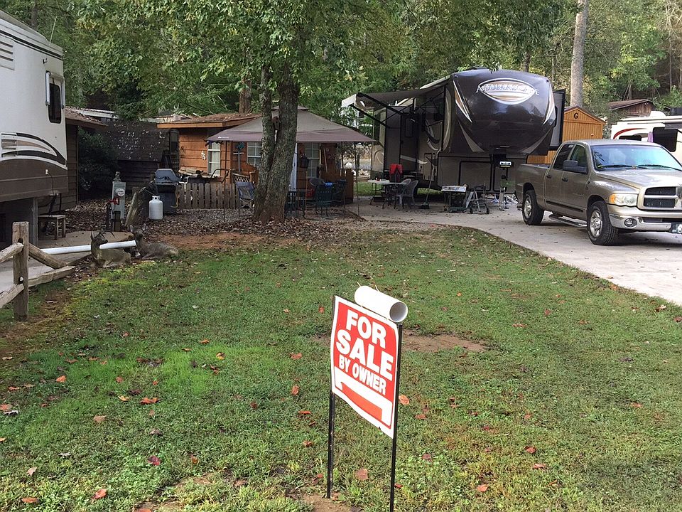 2nd image of 530 Riverside Dr