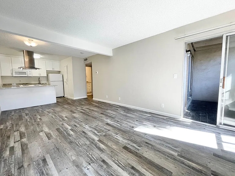 2811-15 E Street — Photo 5