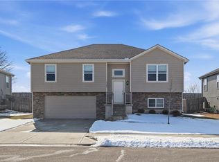 21297 W 219th St, Spring Hill, KS 66083