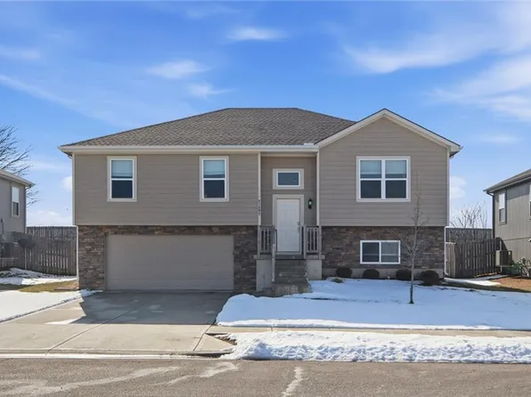 21297 W 219th St, Spring Hill, KS 66083