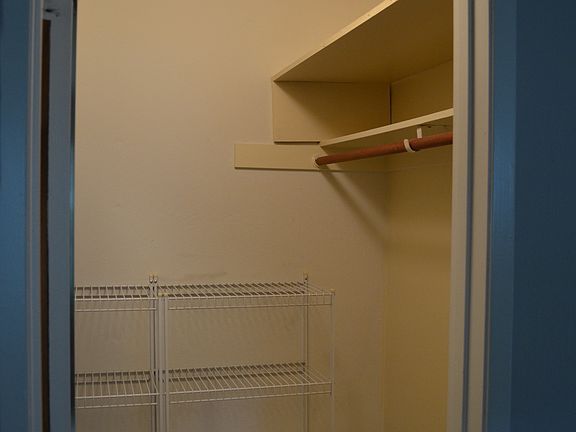 5th image of 417 Piccadilly Pl APT 8