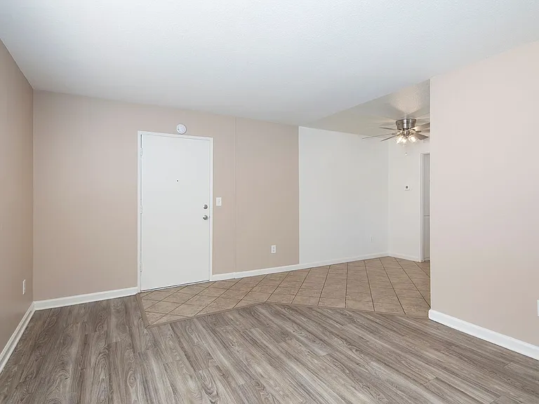 Park Ave Apartments — Photo 10