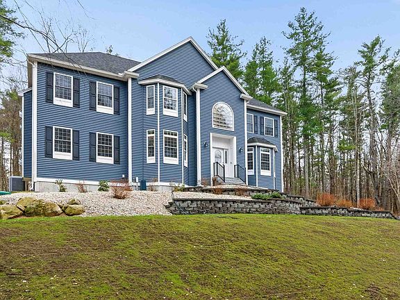 2nd image of 18 LongMeadow Road
