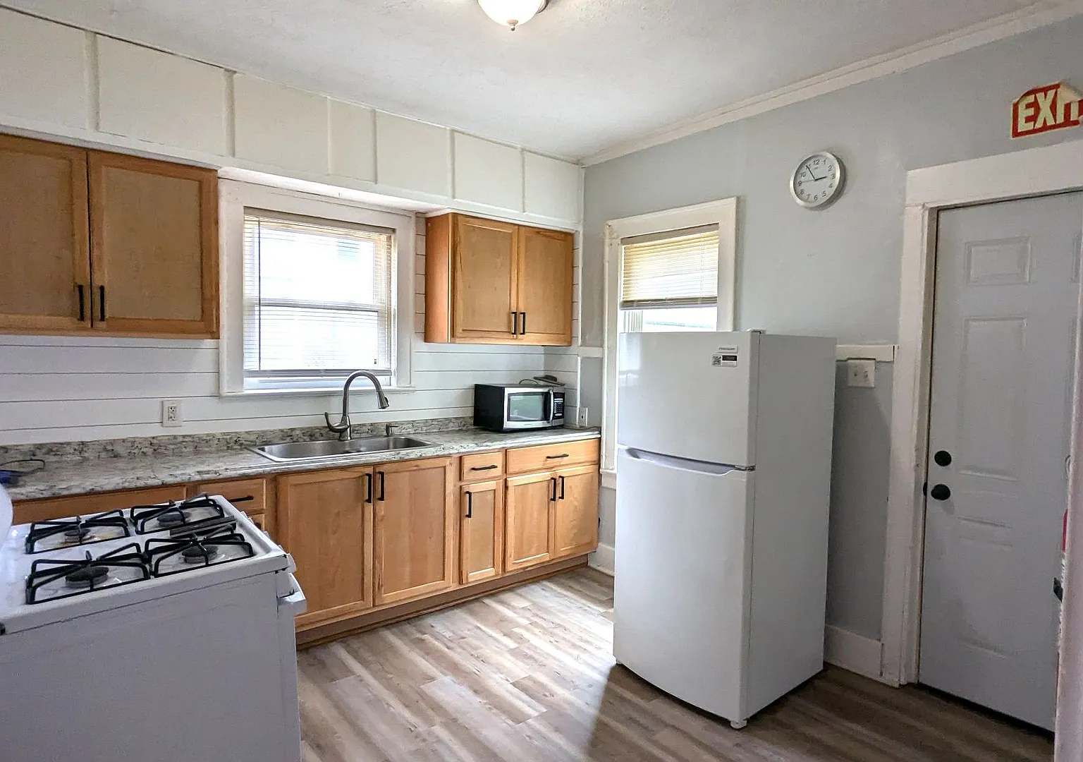 174 E Isabella Avenue — Photo 4