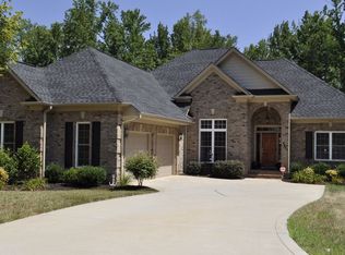 2477 Shiny Leaf Dr, Denver, NC 28037