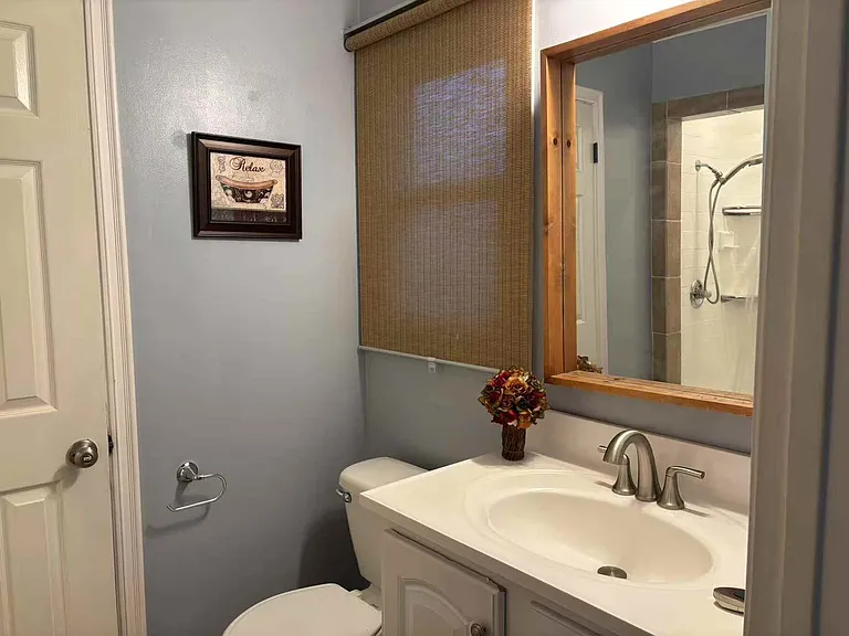 10348 Woodley Ave — Photo 6