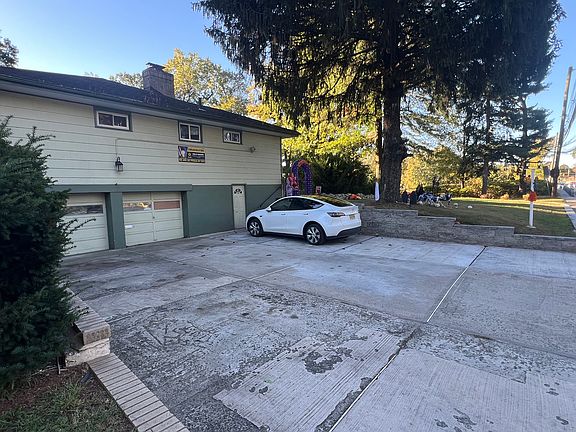 Garage & Parking