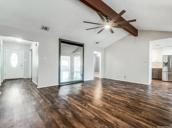8330 BART STARR ST, San Antonio, TX 78240