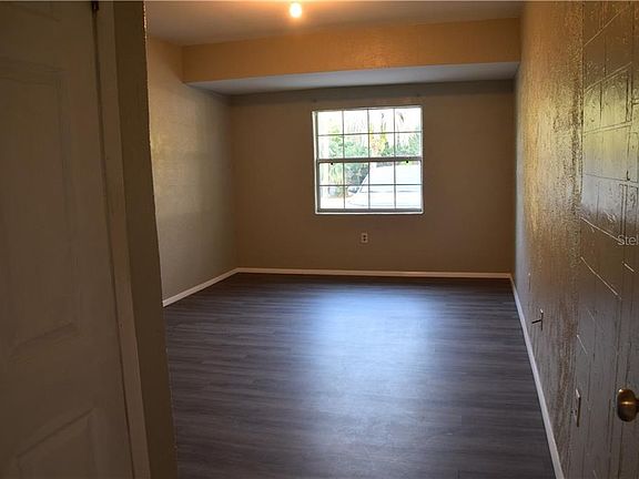2nd image of 828 S Brooks Ave