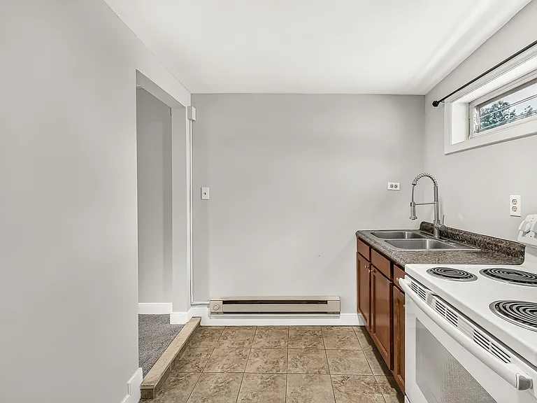 243 E 2nd St #5 — Photo 4